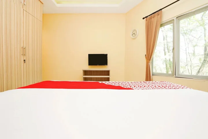 Сурабая: Super OYO Capital O 175 K-60 Residence