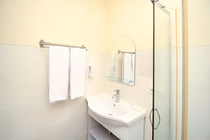 Сурабая: Super OYO Capital O 175 K-60 Residence