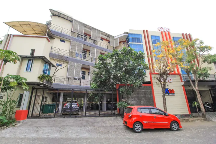 Сурабая: Super OYO Capital O 175 K-60 Residence