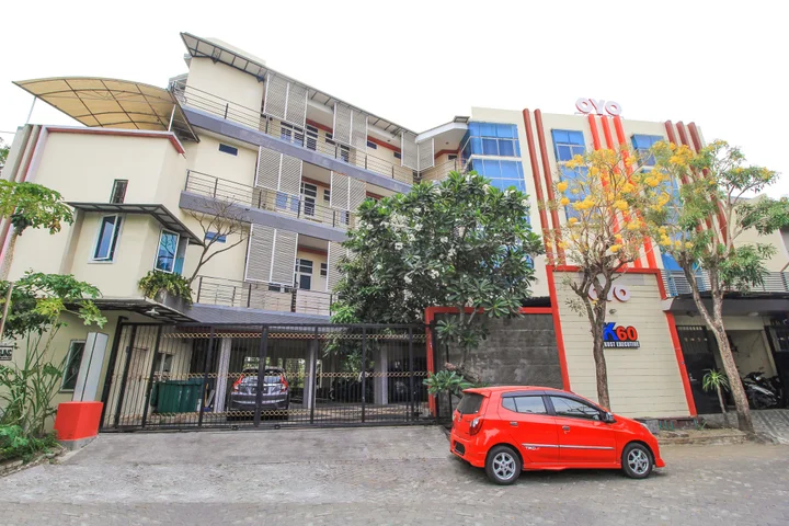 Сурабая: Super OYO Capital O 175 K-60 Residence