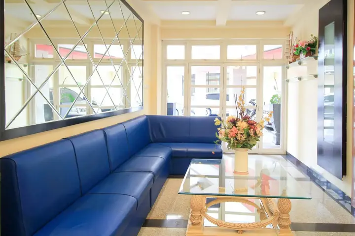 Сурабая: Super OYO Capital O 175 K-60 Residence