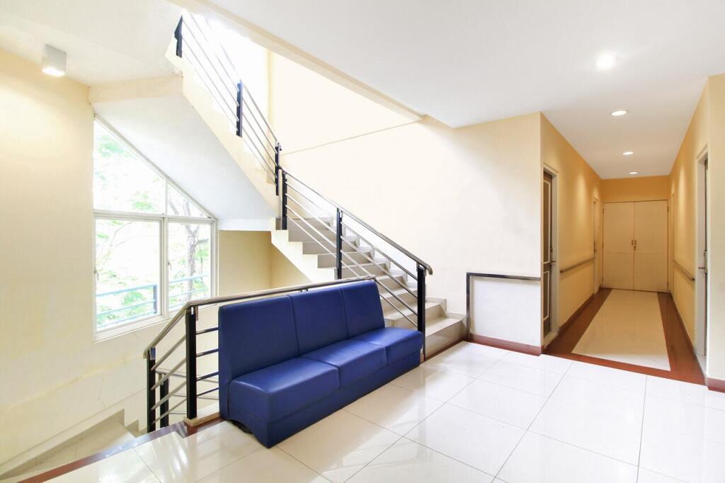 Сурабая: Super OYO Capital O 175 K-60 Residence
