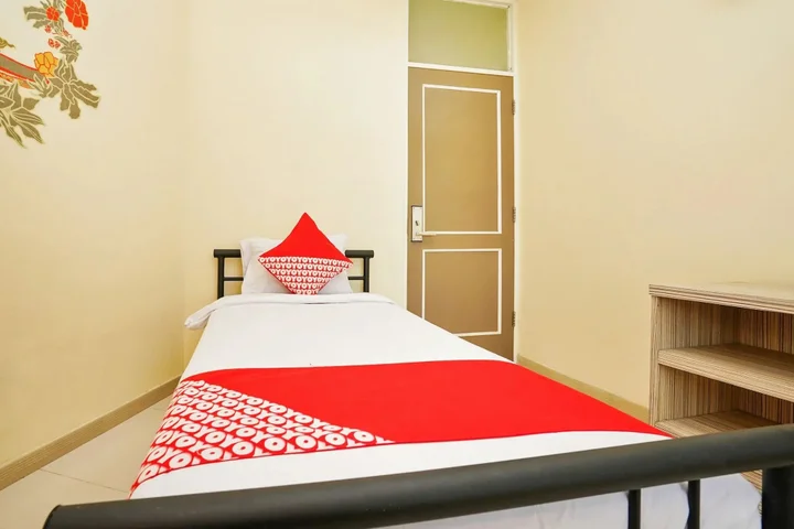 Сурабая: Super OYO Capital O 175 K-60 Residence