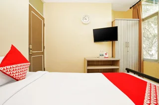 Сурабая: Super OYO Capital O 175 K-60 Residence