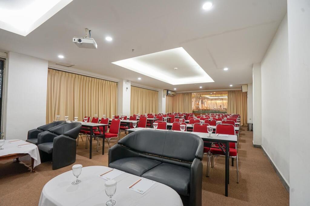 Палембанг: SUPER OYO Collection O 166 Hotel Princess