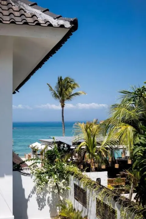 Лембонган-Айленд: Ohana's Beachfront Resort & Beach Club