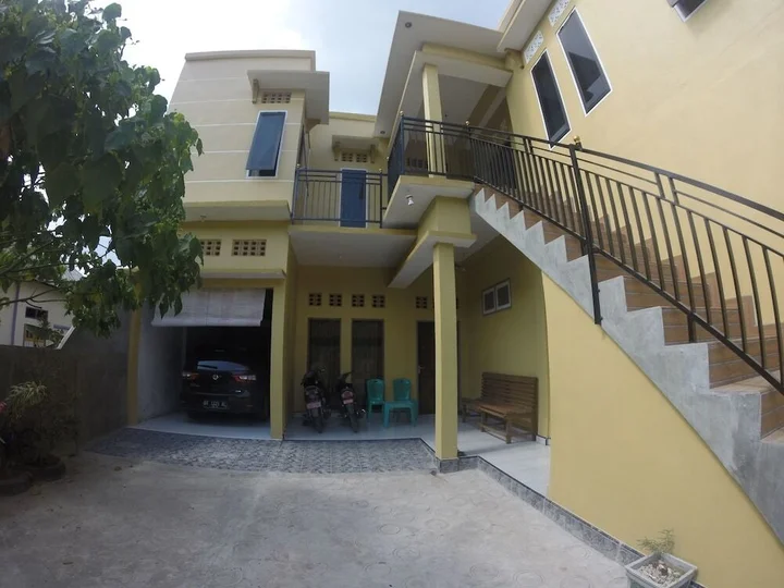 Патипелонг: Artha Homestay Tomia