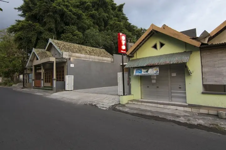 Слеман: OYO 114 Plemburan Residence