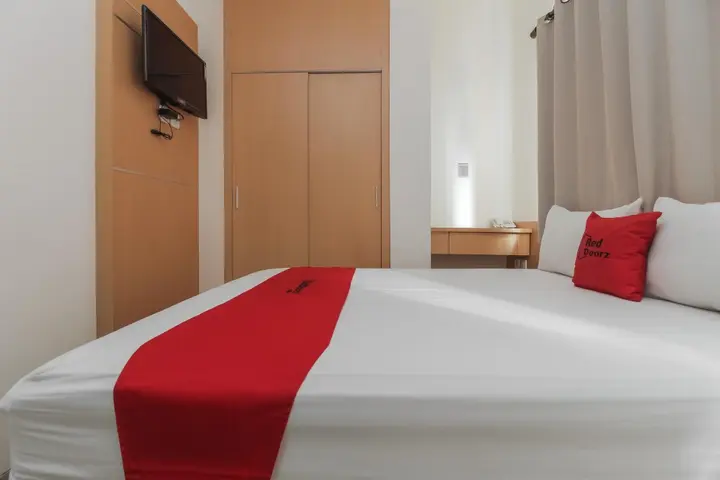Бекаси: RedDoorz Plus near Galaxy Bekasi