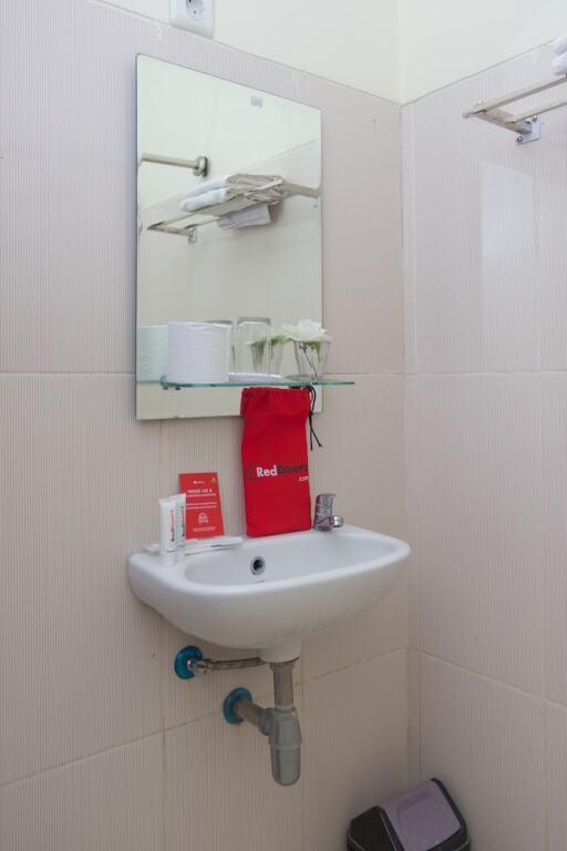 Бандунг: RedDoorz Plus near Trans Studio Mall 4
