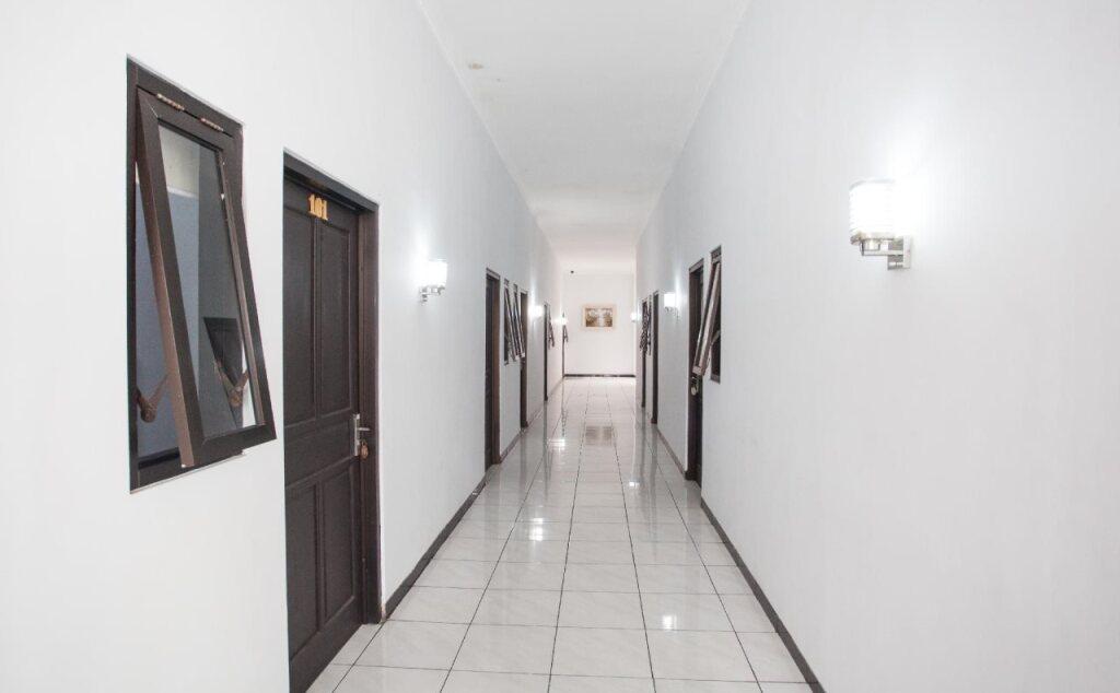 Маланг: RedDoorz near Terminal Arjosari