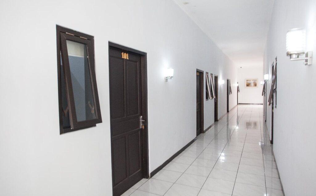 Маланг: RedDoorz near Terminal Arjosari