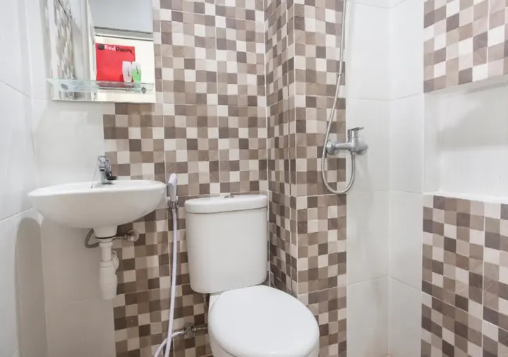 Сурабая: RedDoorz near Universitas Wijaya Kusuma
