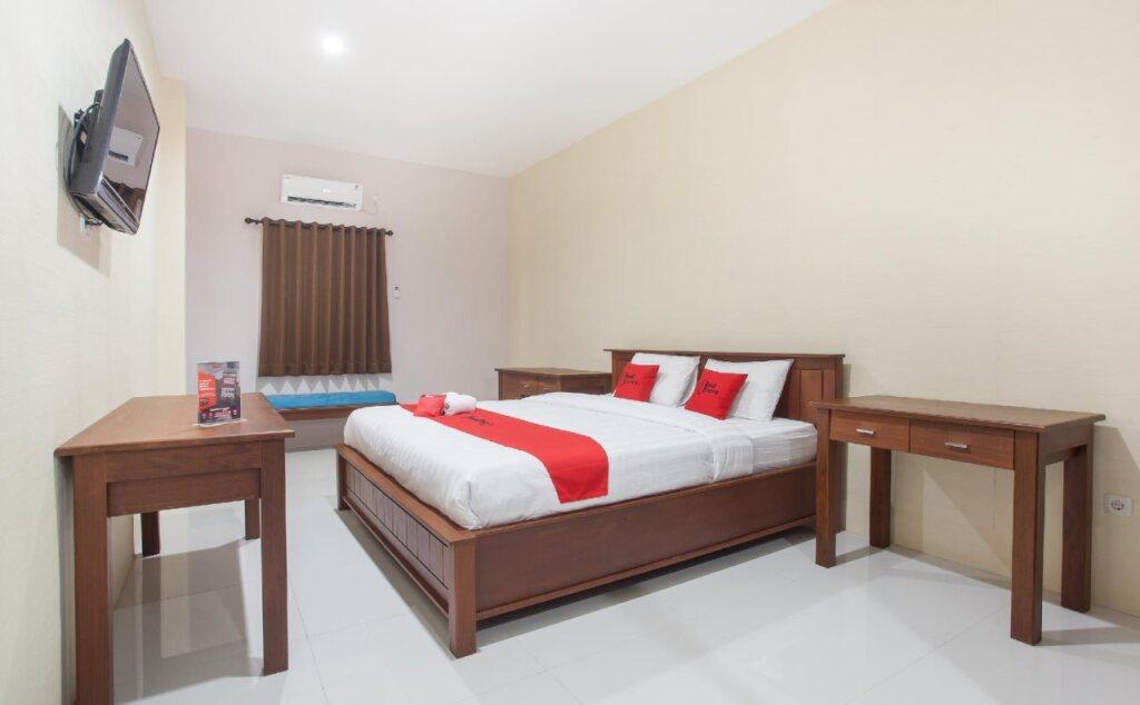 Сурабая: RedDoorz near Universitas Wijaya Kusuma