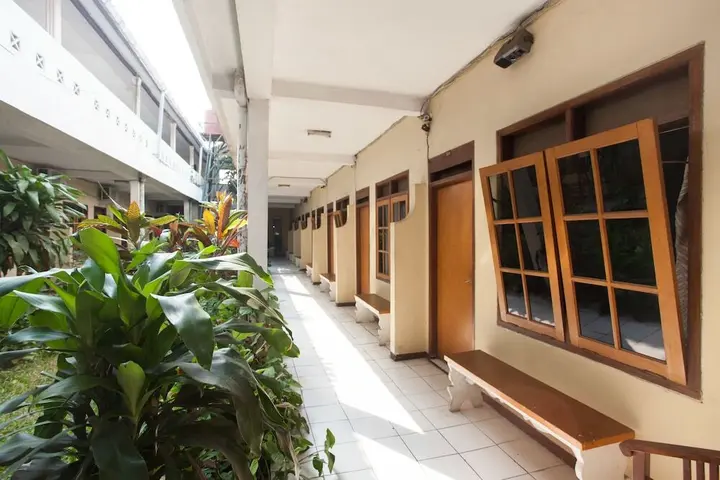 Маланг: RedDoorz near Plaza Araya