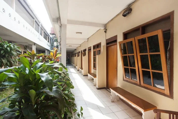 Маланг: RedDoorz near Plaza Araya