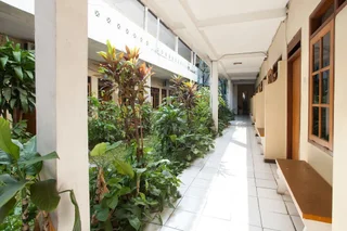 Маланг: RedDoorz near Plaza Araya