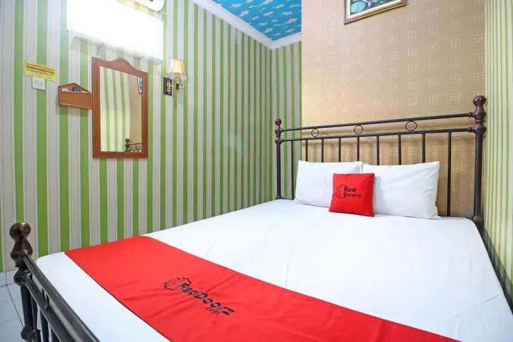 Депок: RedDoorz near Perumnas Seturan