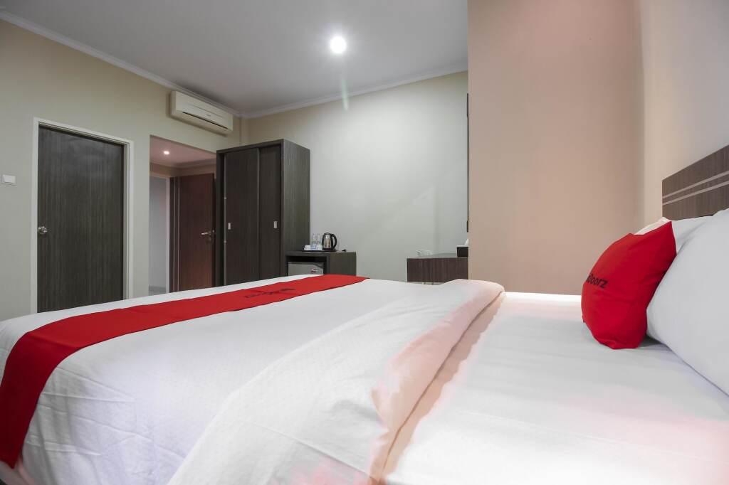 RedDoorz Plus Syariah @ Jalan Sriwijaya Medan — фото 6