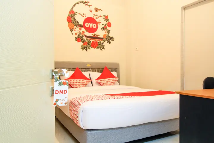Сурабая: SUPER OYO 168 K-15 Residence