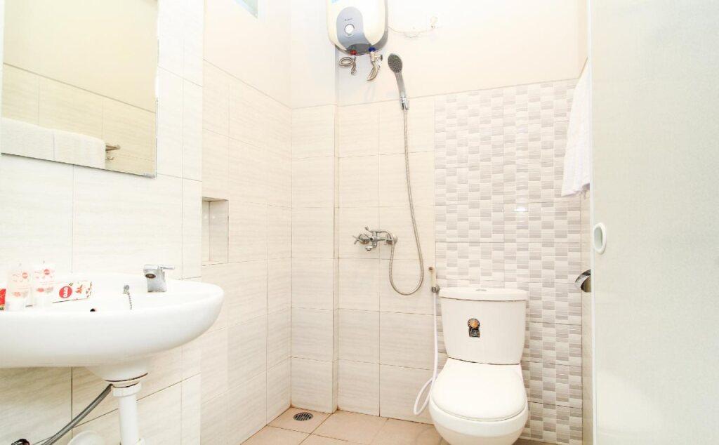 Сурабая: SUPER OYO 168 K-15 Residence