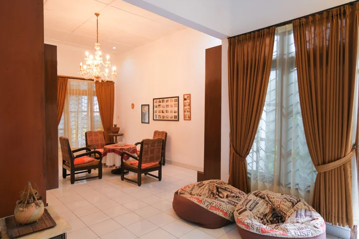 Депок: OYO 244 Griya Cemara Homestay
