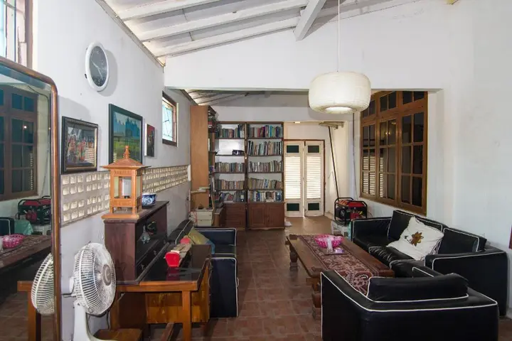 Депок: OYO 244 Griya Cemara Homestay