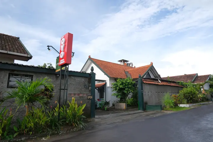 Депок: OYO 244 Griya Cemara Homestay
