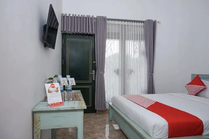 Депок: OYO 244 Griya Cemara Homestay