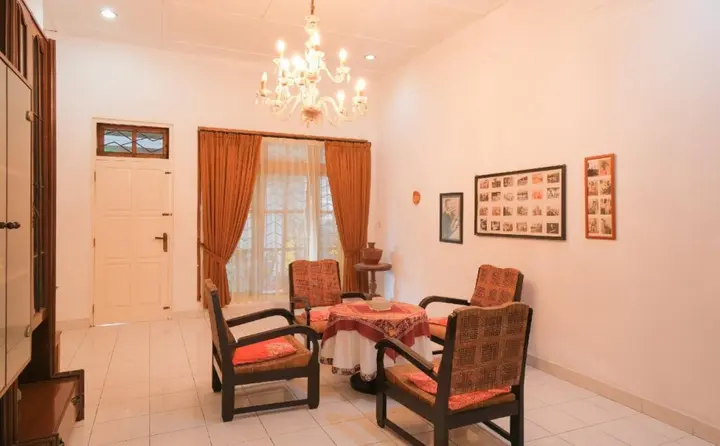 Депок: OYO 244 Griya Cemara Homestay