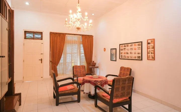 Депок: OYO 244 Griya Cemara Homestay