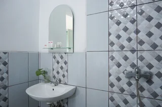 Депок: OYO 244 Griya Cemara Homestay