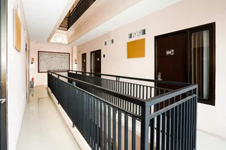 Сурабая: OYO 240 Audah Sevana Syariah Hotel