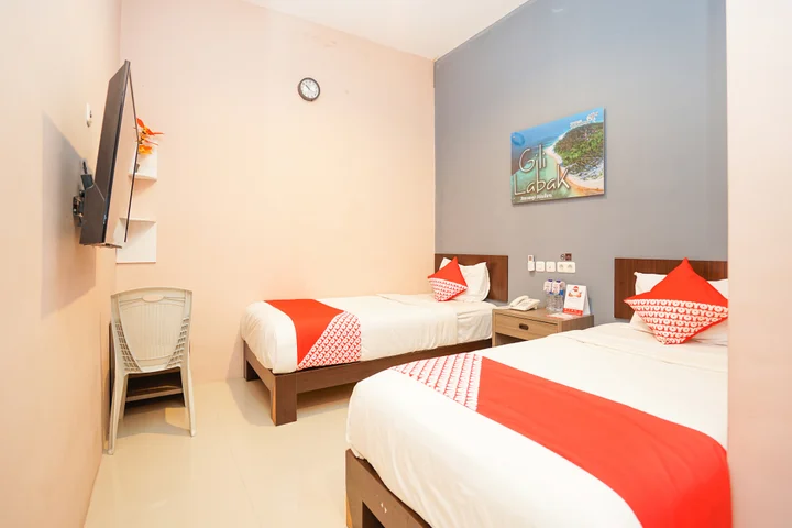 Сурабая: OYO 240 Audah Sevana Syariah Hotel