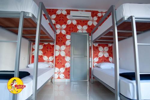 Депок: Retras Hostel
