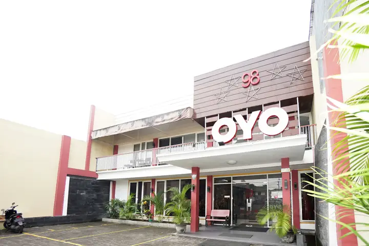 Hotel O 98 Residence Near Petra Christian University — фото 1