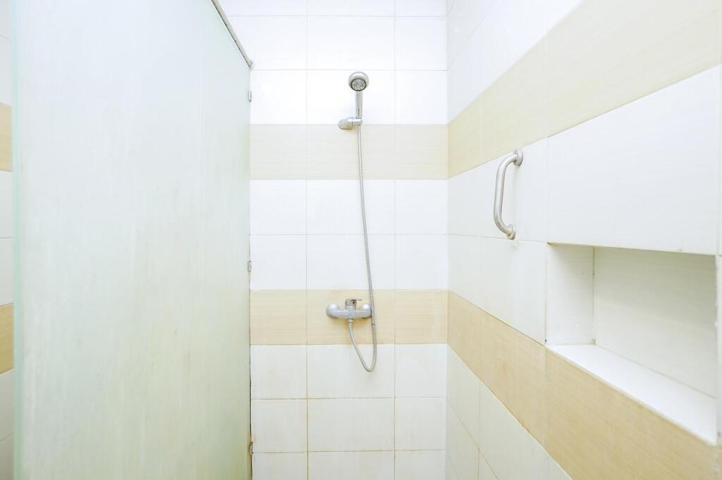 Сурабая: Hotel O 98 Residence Near Petra Christian University