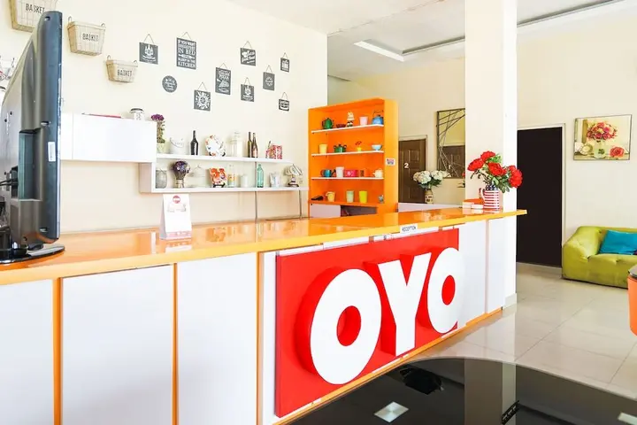 Сурабая: OYO 221 Pratisarawirya