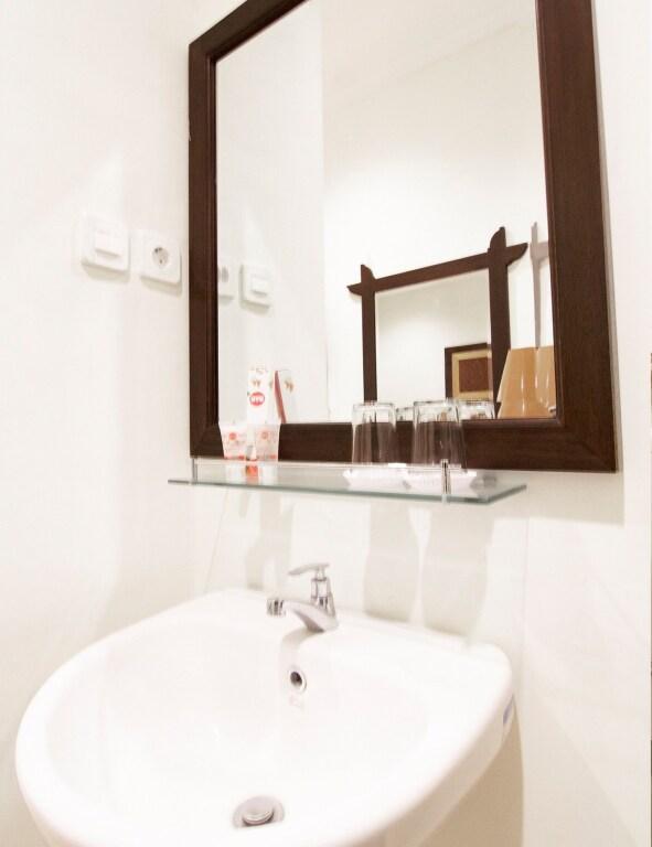 Депок: OYO 261 Sasono Putro Guest House