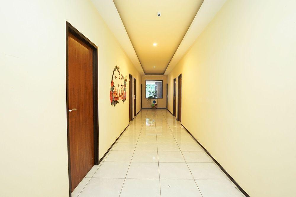 Сурабая: OYO 275 Hotel Kita