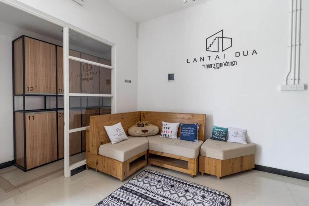 Депок: Lantai Dua Jogja - Hostel