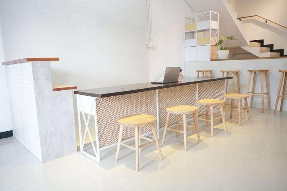 Депок: Lantai Dua Jogja - Hostel