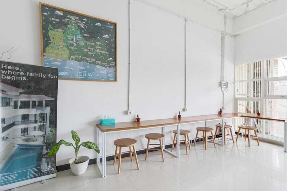 Депок: Lantai Dua Jogja - Hostel