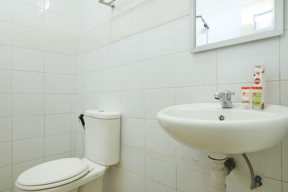 Депок: OYO 265 Nurdiono House Kentungan