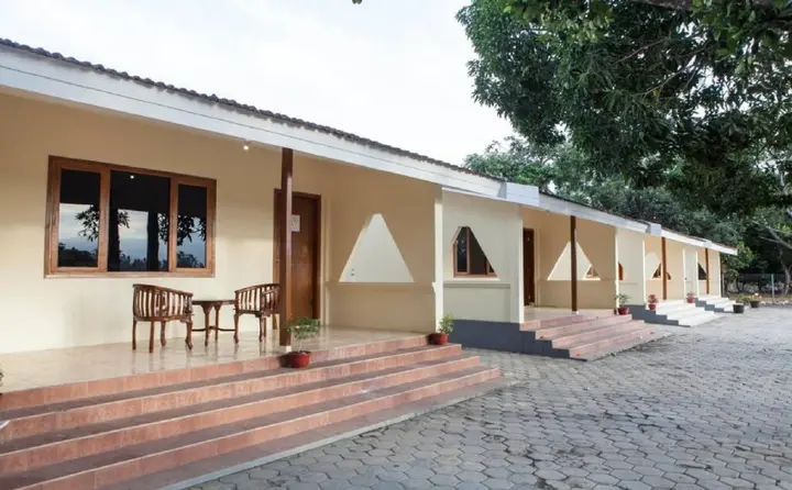 Ситубондо: RedDoorz near Baluran National Park