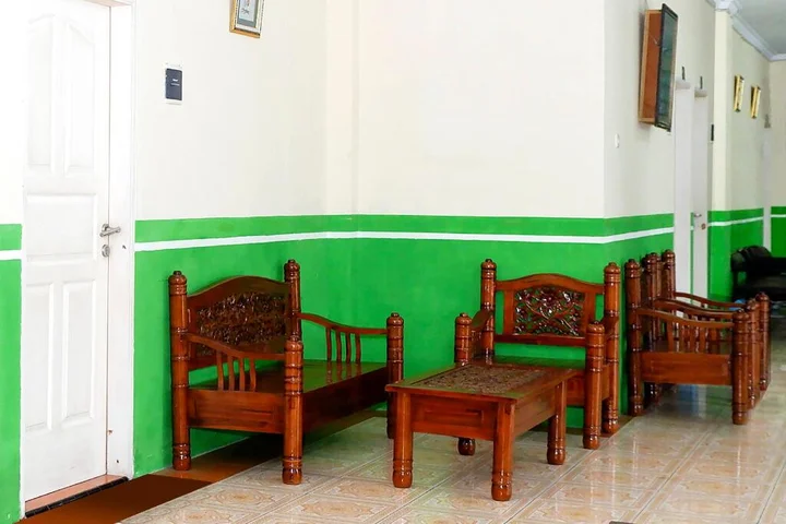 Суракарта: OYO 338 Guest House Omah Manahan Syariah