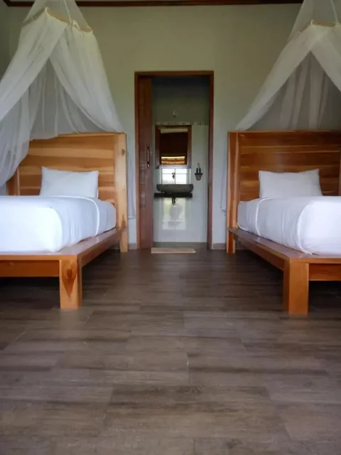 Пекутатан: Emir surfcamp
