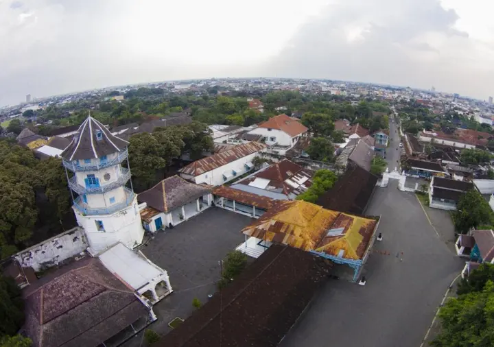 Суракарта: RedDoorz near Solo Balapan Station