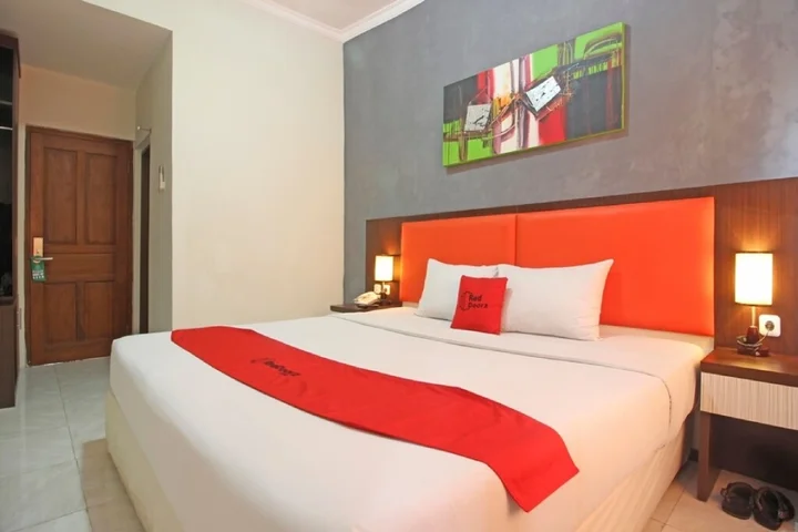 Суракарта: RedDoorz Plus near Keraton Solo