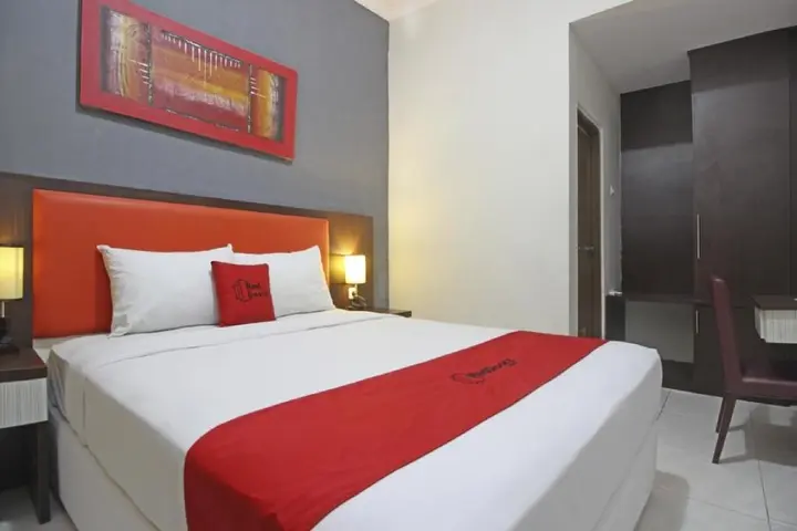 Суракарта: RedDoorz Plus near Keraton Solo